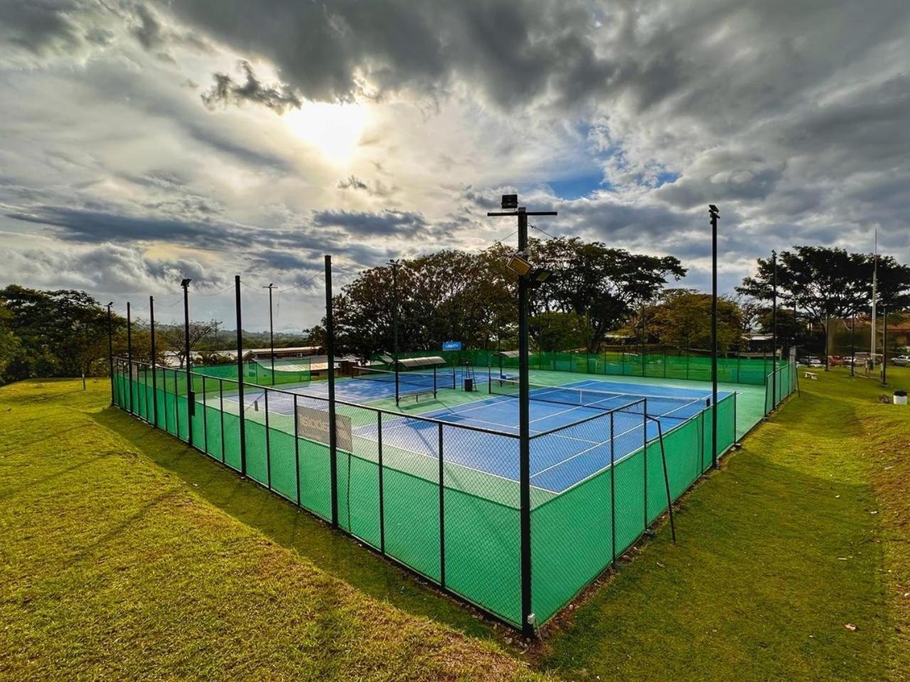 Cr Mariposa Rentals Comfortable Penthouse, Ac, Pool, Gym, Tennis Santa Ana  Ngoại thất bức ảnh