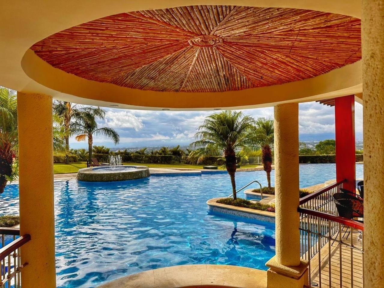 Cr Mariposa Rentals Comfortable Penthouse, Ac, Pool, Gym, Tennis Santa Ana  Ngoại thất bức ảnh